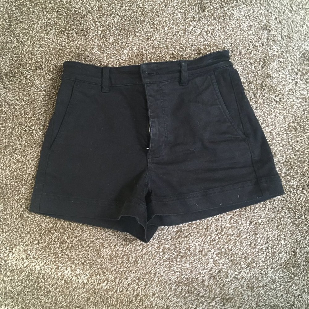 Everlane black shorts